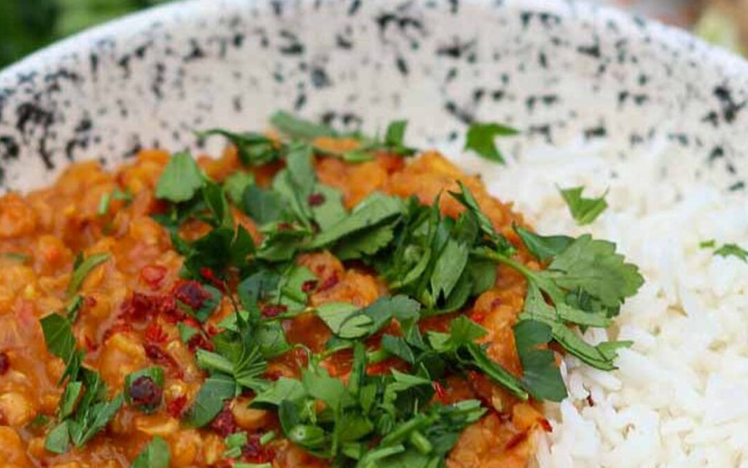 Rotes Linsencurry mit Kokosmilch – präsentiert von 15minutenrezepte